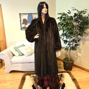 Exquisite Vintage Mink Fur Midi Coat, Size 12